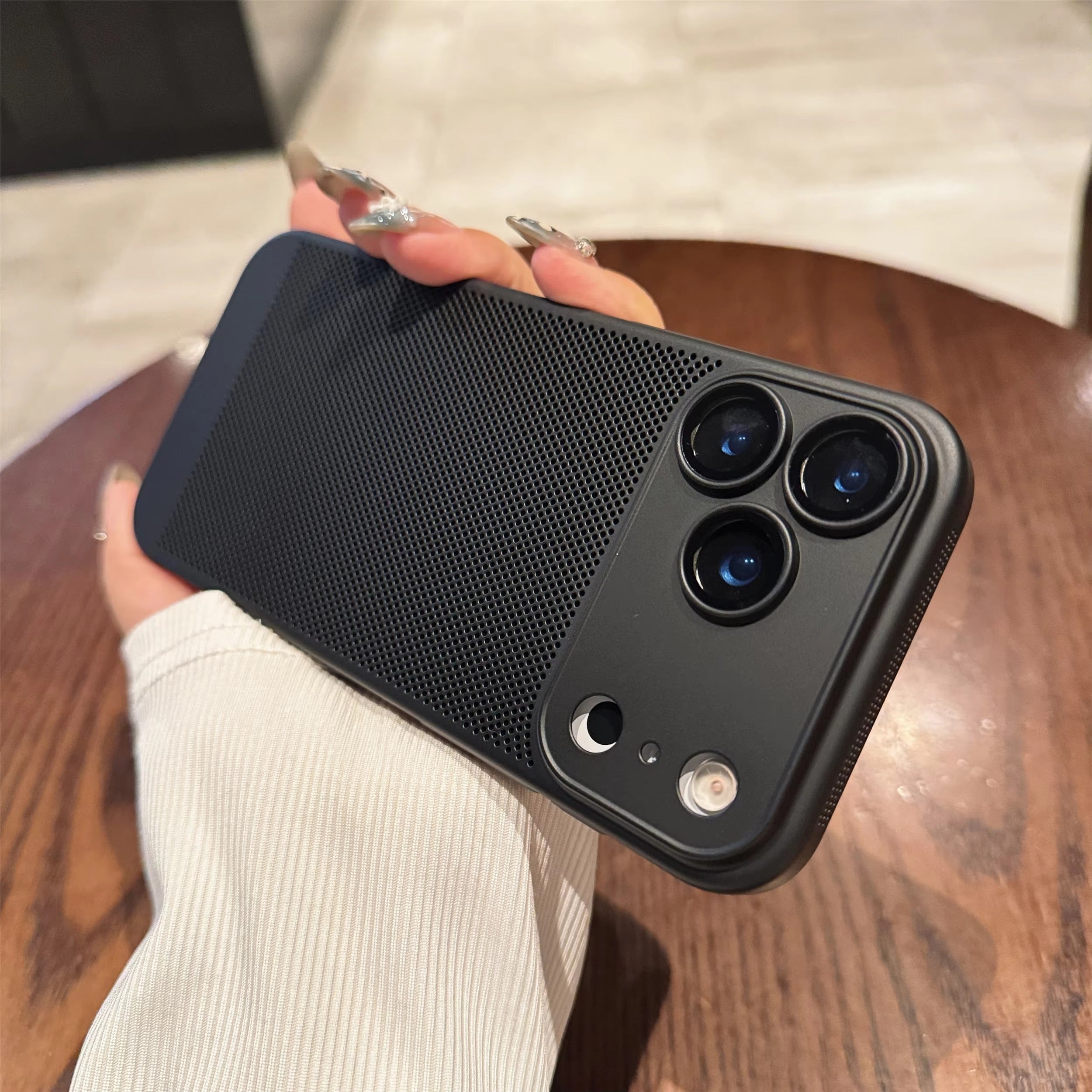 Impact-Ready iPhone Case with Heat Dissipation — Cooling Mesh Back, Shockproof Hard Cover, Breathable Design, Anti-Scratch & Lightweight Protection