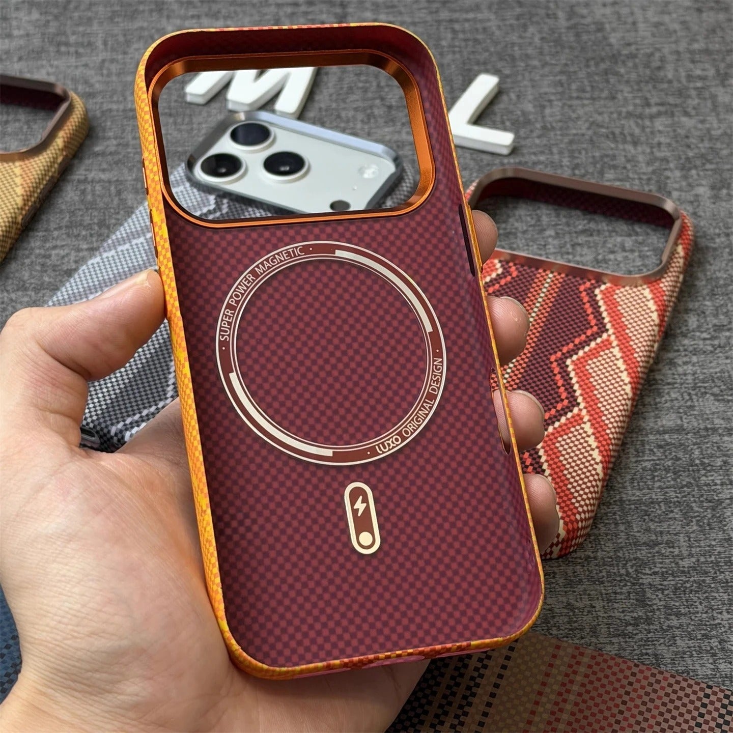 Luxury iPhone Case — Magnetic, Shockproof 600D Kevlar Carbon-Fiber Textured Thin PC Cover with MagSafe Wireless Charging Support