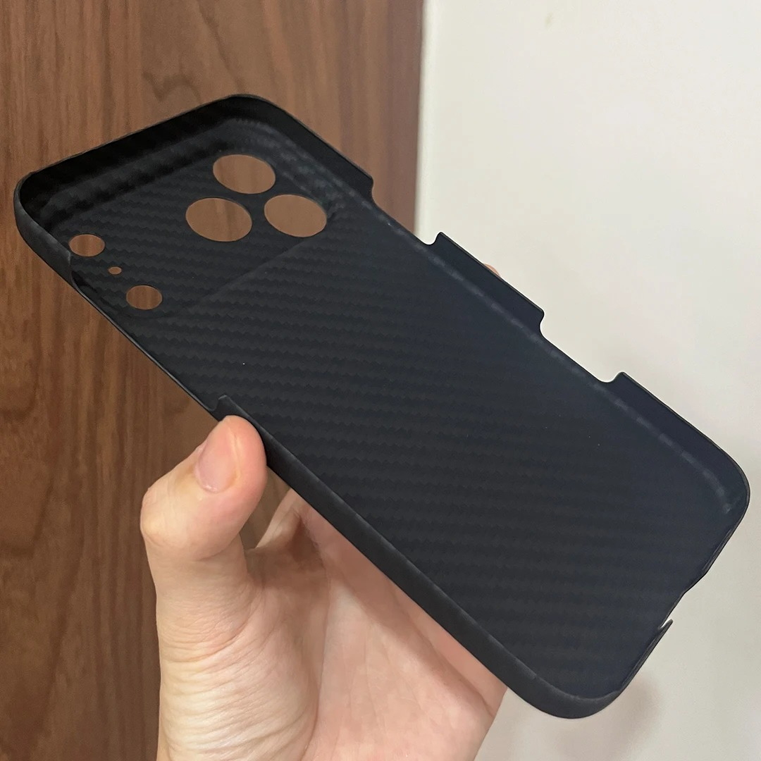 Luxury iPhone Case — Real 600D Aramid Carbon Fiber Half-Wrapped Cover with Anti-Fingerprint, Anti-Scratch Lightweight Design