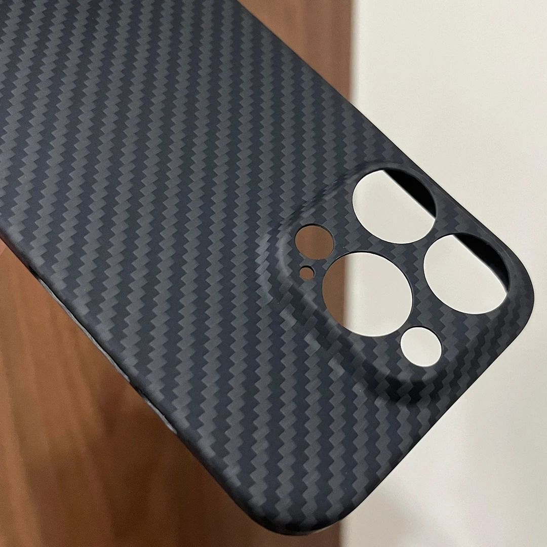 Luxury iPhone Case — Real 600D Aramid Carbon Fiber Half-Wrapped Cover with Anti-Fingerprint, Anti-Scratch Lightweight Design