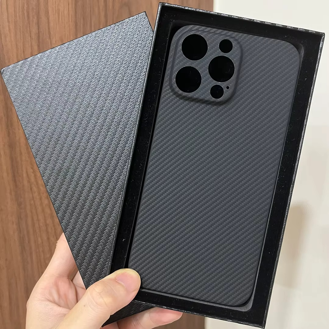 Luxury iPhone Case — Real 600D Aramid Carbon Fiber Half-Wrapped Cover with Anti-Fingerprint, Anti-Scratch Lightweight Design