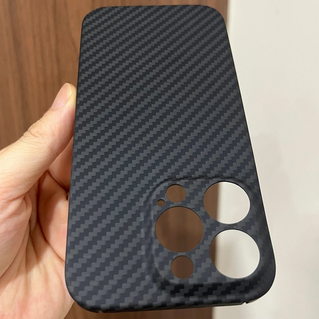 Luxury iPhone Case — Real 600D Aramid Carbon Fiber Half-Wrapped Cover with Anti-Fingerprint, Anti-Scratch Lightweight Design