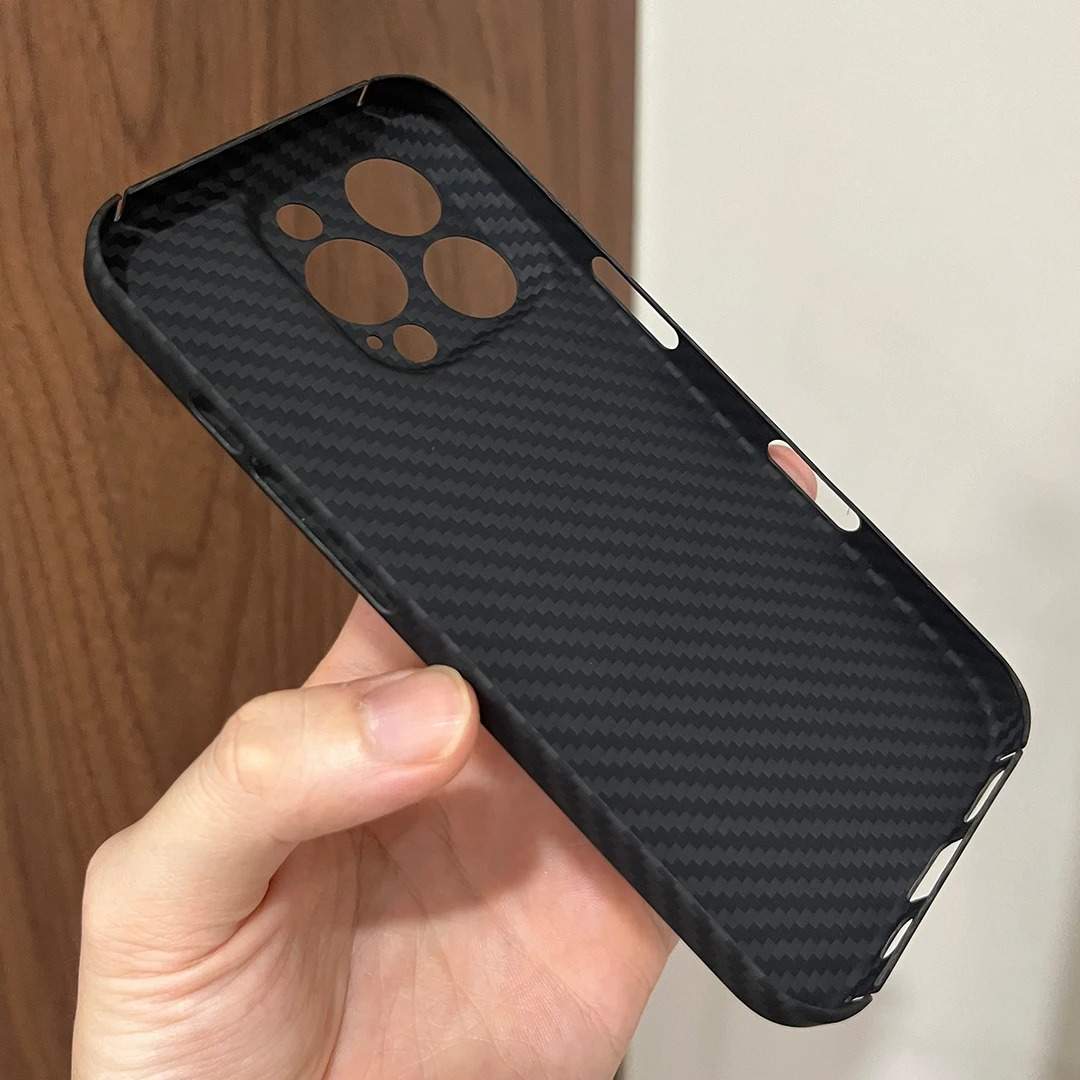 Luxury iPhone Case — Real 600D Aramid Carbon Fiber Half-Wrapped Cover with Anti-Fingerprint, Anti-Scratch Lightweight Design