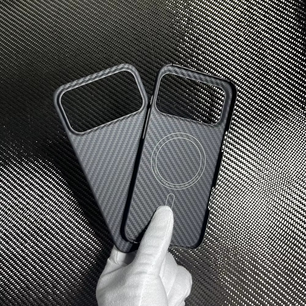 Luxury iPhone Case — Ultra-Thin Aramid Carbon Fiber MagSafe Cover with Full-Coverage Lightweight Protection and Durable Scratch-Resistant Texture