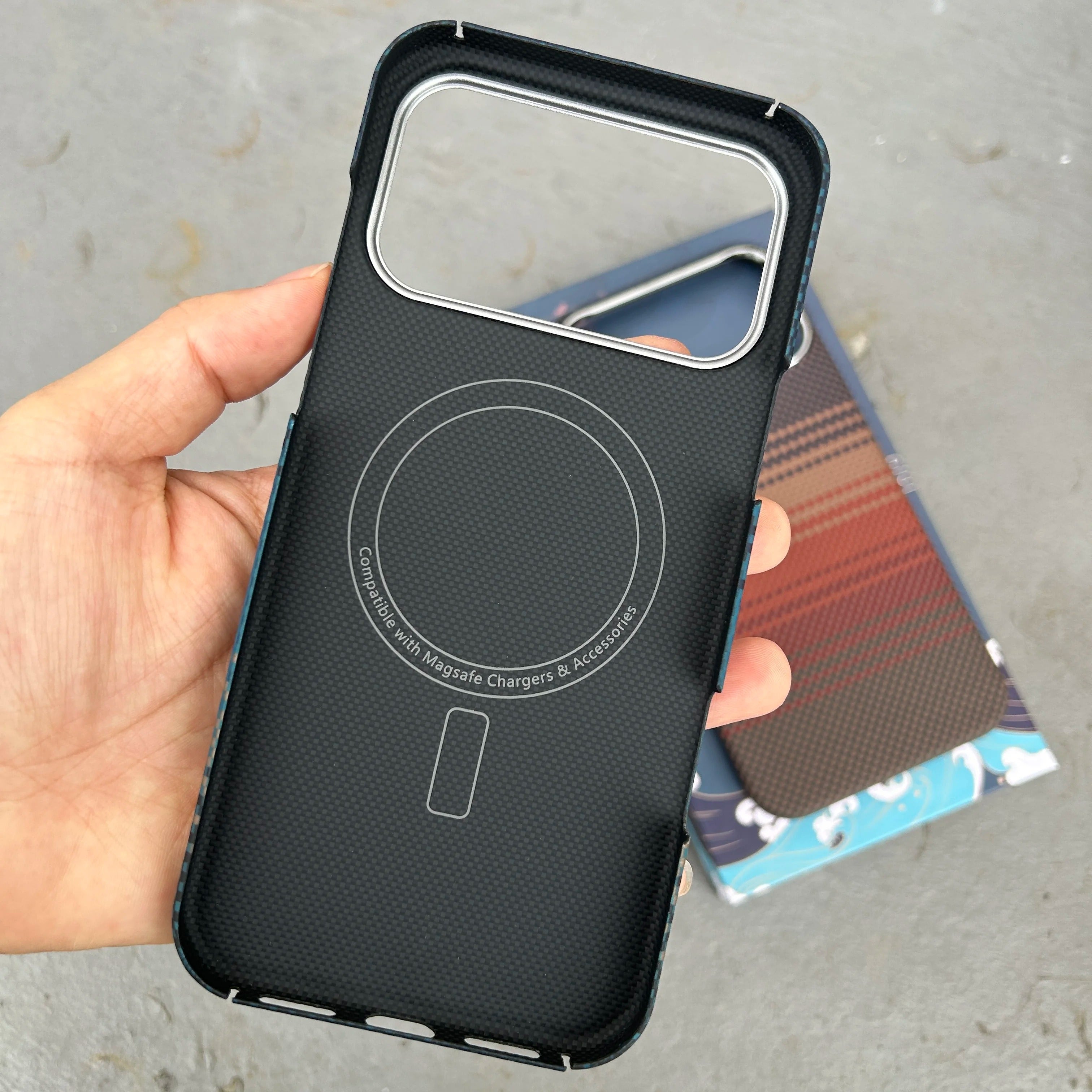 Luxury iPhone Case — Ultra-Thin Aramid Carbon Fiber MagSafe Cover with Kevlar-Grade Protection, Shock-Resistant Slim Design and Washable Finish