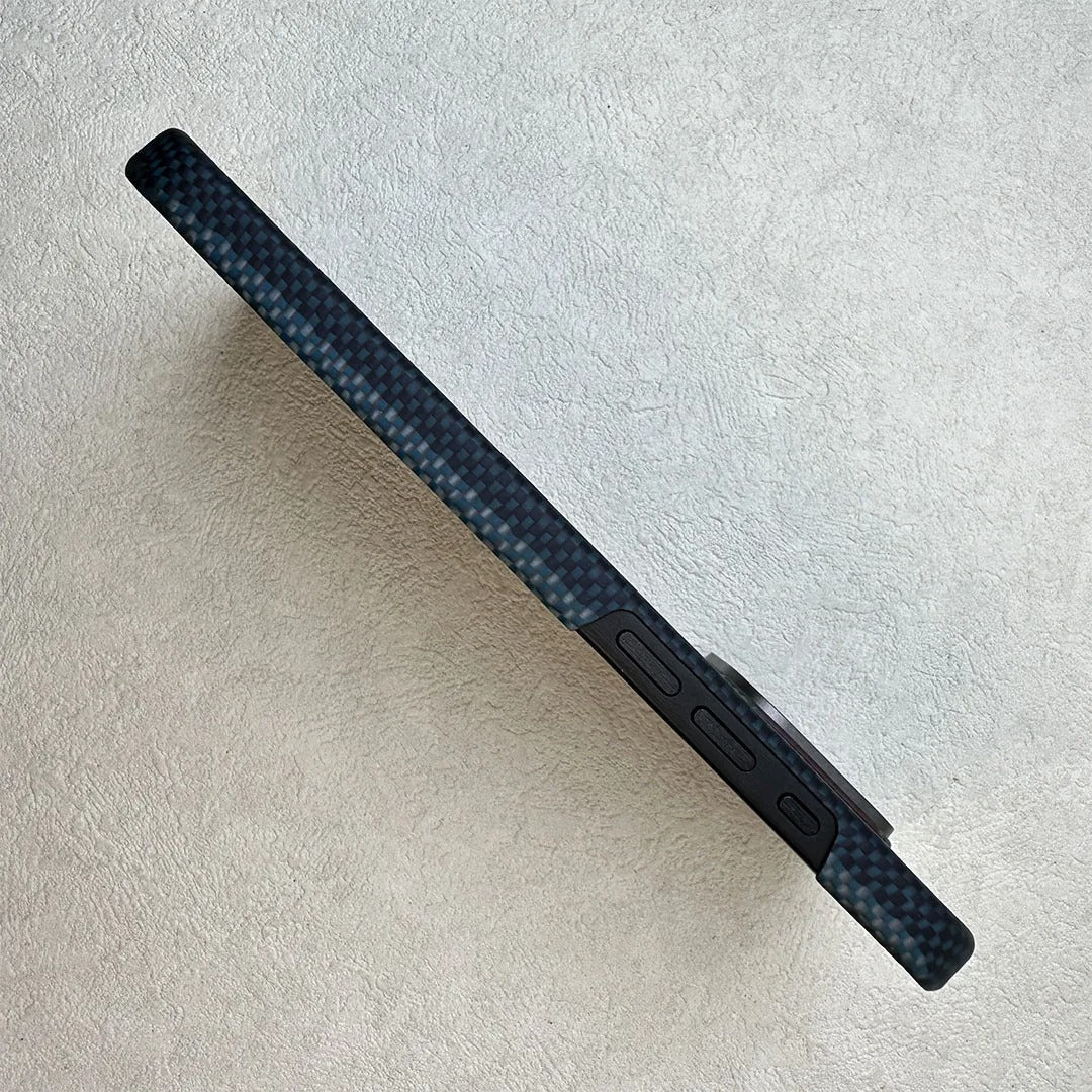 Premium iPhone Case — Real Carbon Fiber Aramid Ultra-Thin Full-Coverage Cover with No-Case Feel, Shockproof Anti-Fingerprint Lightweight Design