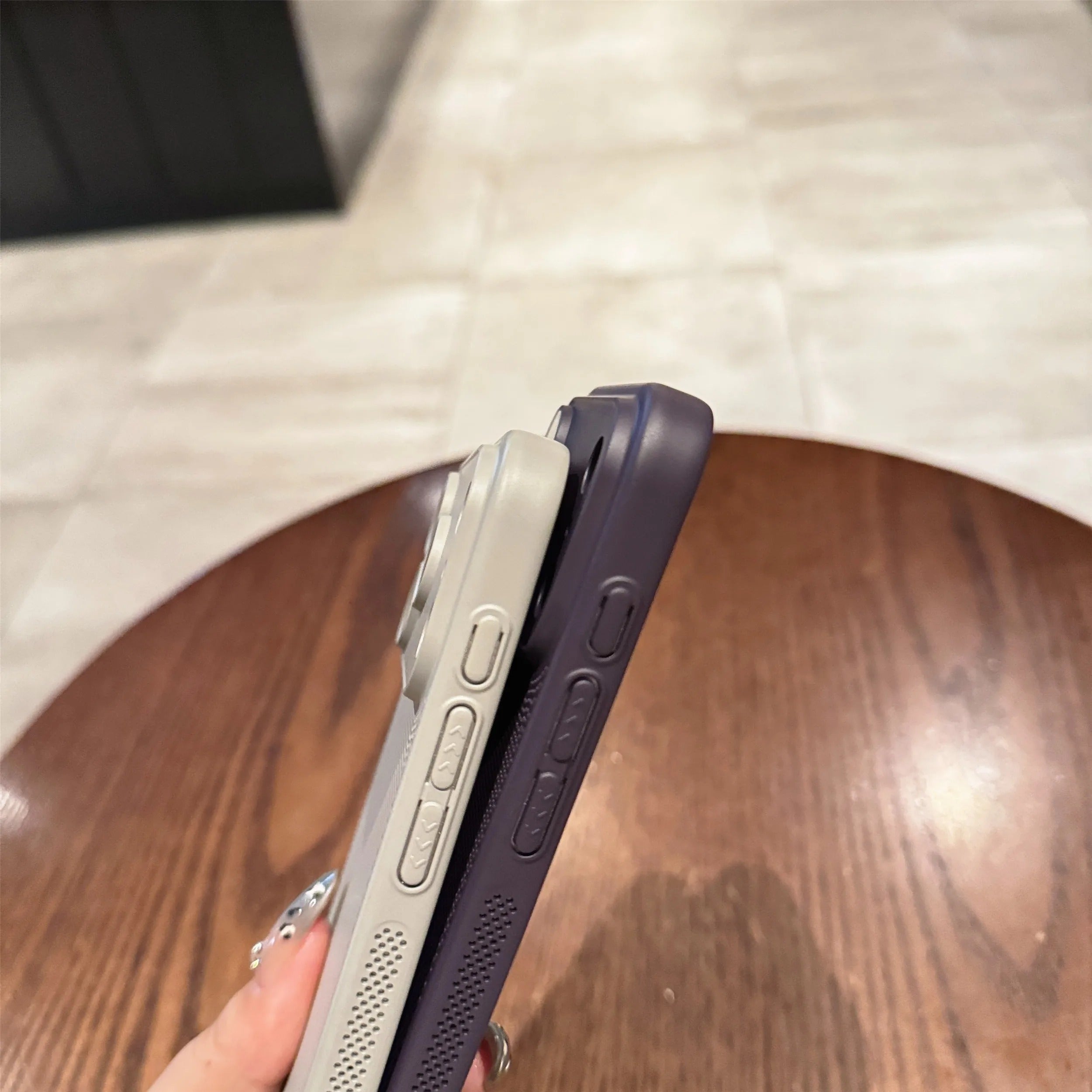 Impact-Ready iPhone Case with Heat Dissipation — Cooling Mesh Back, Shockproof Hard Cover, Breathable Design, Anti-Scratch & Lightweight Protection