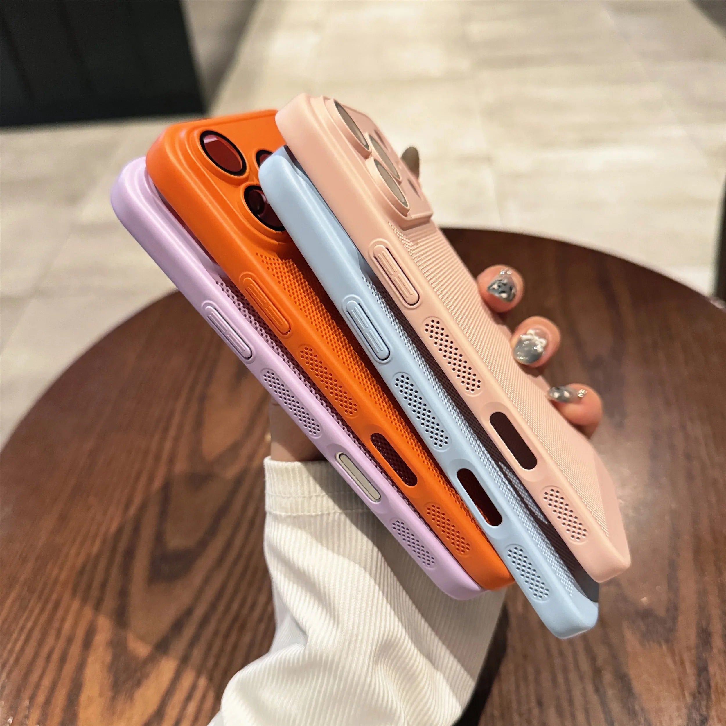 Impact-Ready iPhone Case with Heat Dissipation — Cooling Mesh Back, Shockproof Hard Cover, Breathable Design, Anti-Scratch & Lightweight Protection