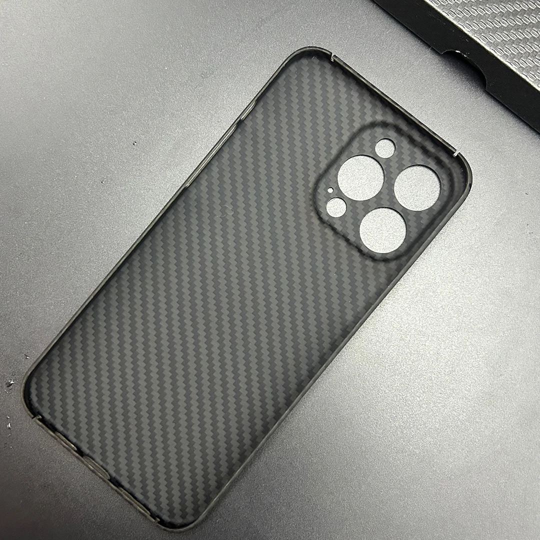Luxury iPhone Case — Real 600D Aramid Carbon Fiber Half-Wrapped Cover with Anti-Fingerprint, Anti-Scratch Lightweight Design