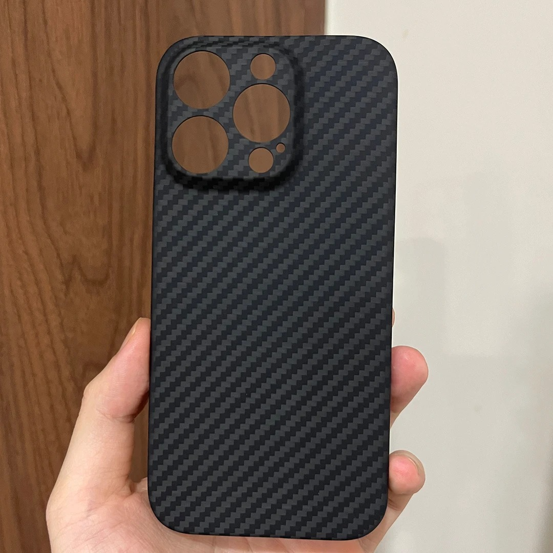 Luxury iPhone Case — Real 600D Aramid Carbon Fiber Half-Wrapped Cover with Anti-Fingerprint, Anti-Scratch Lightweight Design