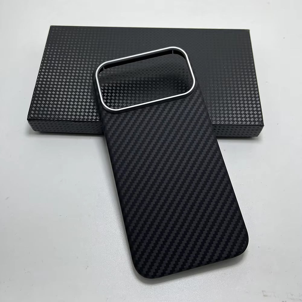 Luxury iPhone Case — Ultra-Thin Aramid Carbon Fiber MagSafe Cover with Full-Coverage Lightweight Protection and Durable Scratch-Resistant Texture