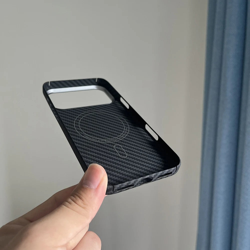 Luxury iPhone Case — Ultra-Thin Aramid Carbon Fiber MagSafe Cover with Full-Coverage Lightweight Protection and Durable Scratch-Resistant Texture