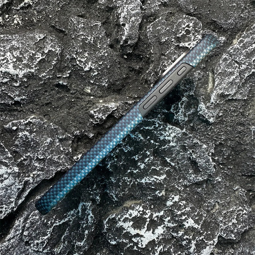 Premium iPhone Case — Real Carbon Fiber Aramid Ultra-Thin Full-Coverage Cover with No-Case Feel, Shockproof Anti-Fingerprint Lightweight Design